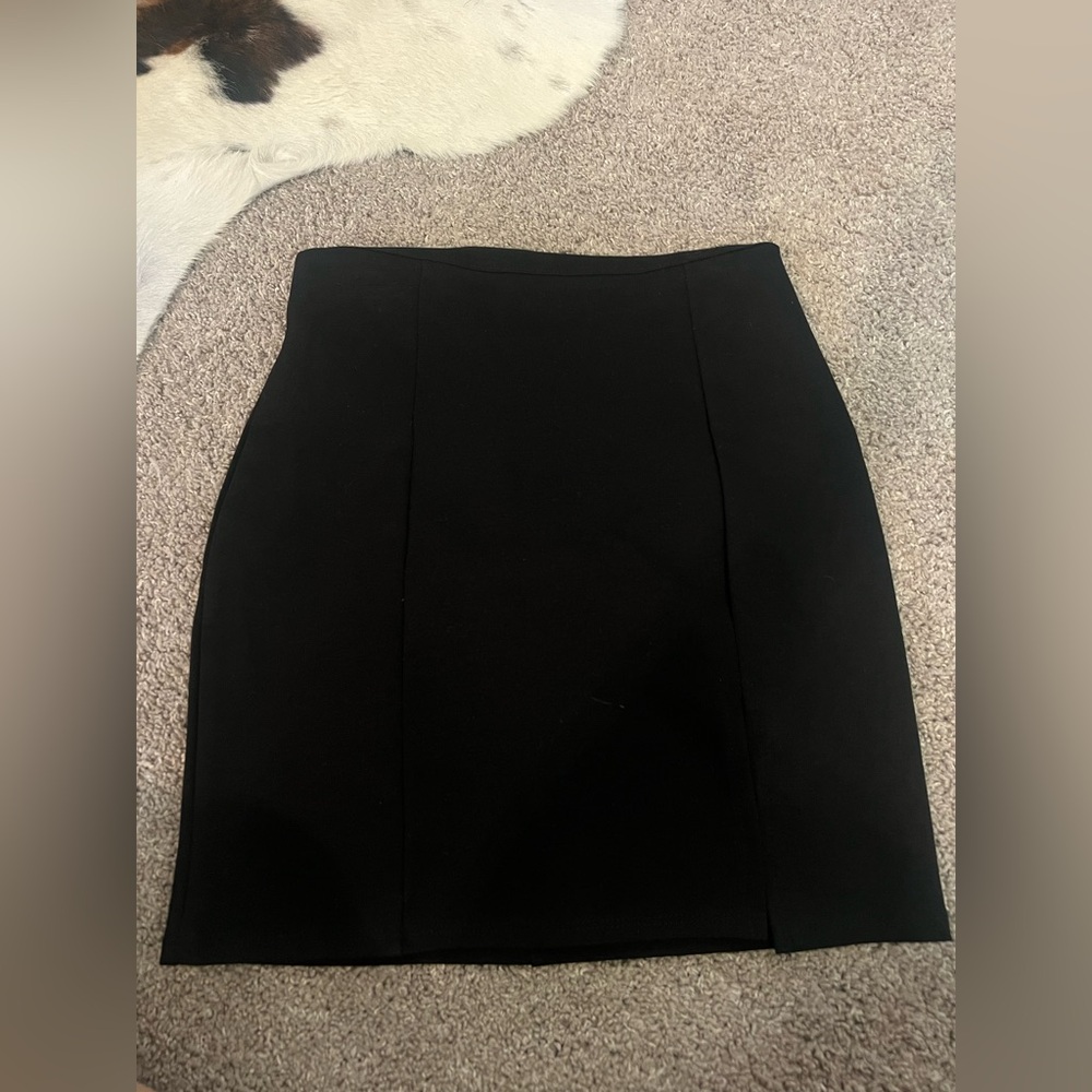 brand-Windsor
 black skirt size small